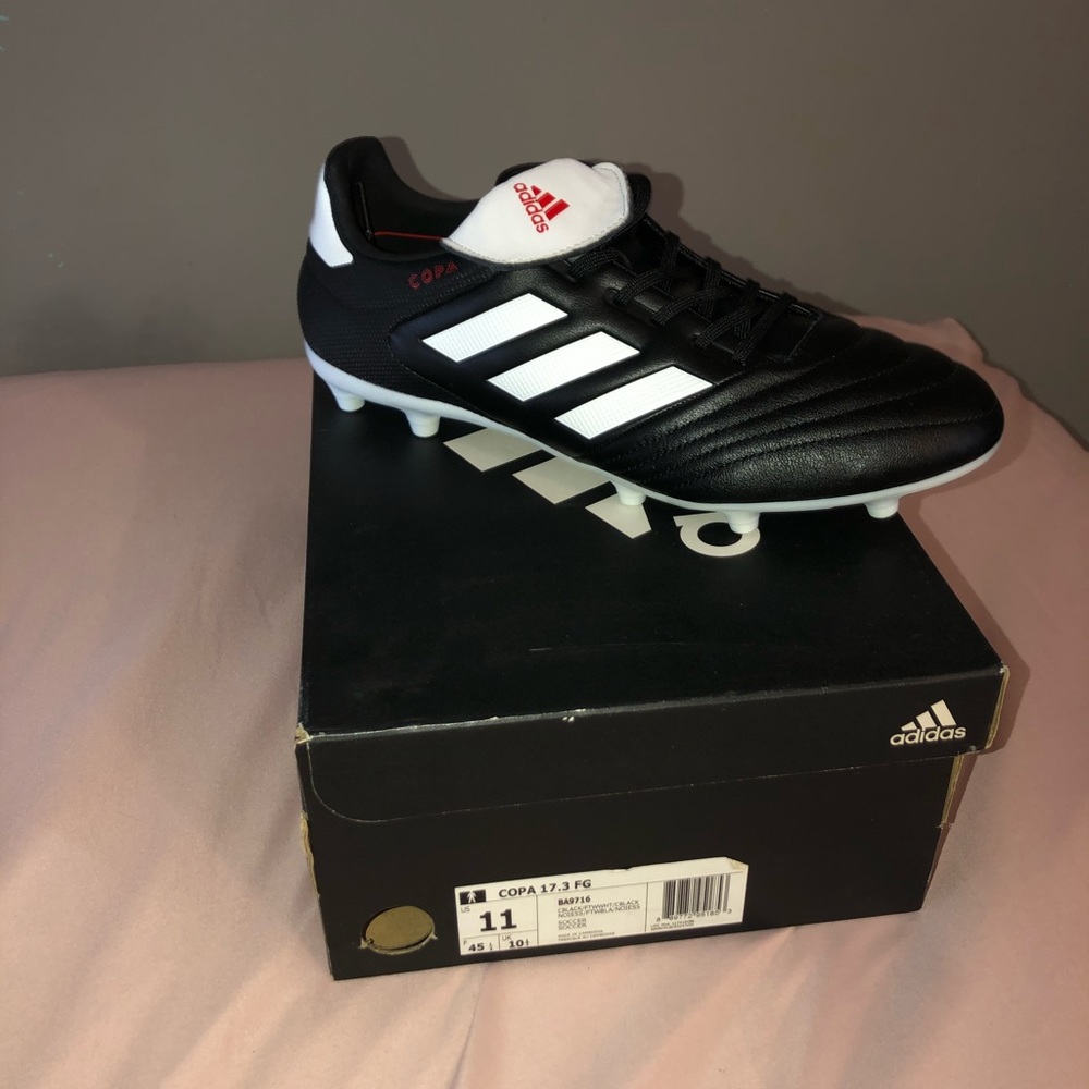 Soccer cleats